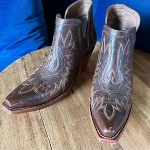 Ariat Dixon Cowgirl Boot Premium Full Grain Leather/ Size 9B/ Man Made